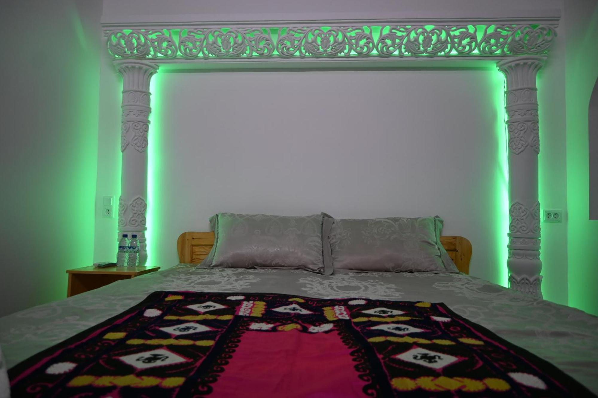 Khiva Tosh Darvoza & Trip Service Extérieur photo